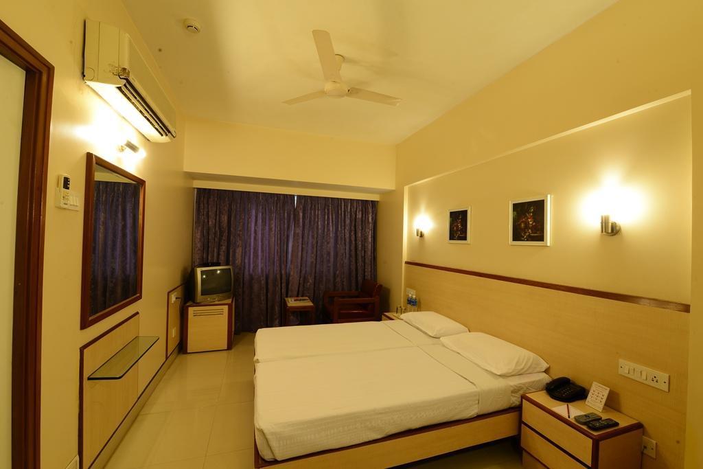Hotel Woodland Pune Exterior foto