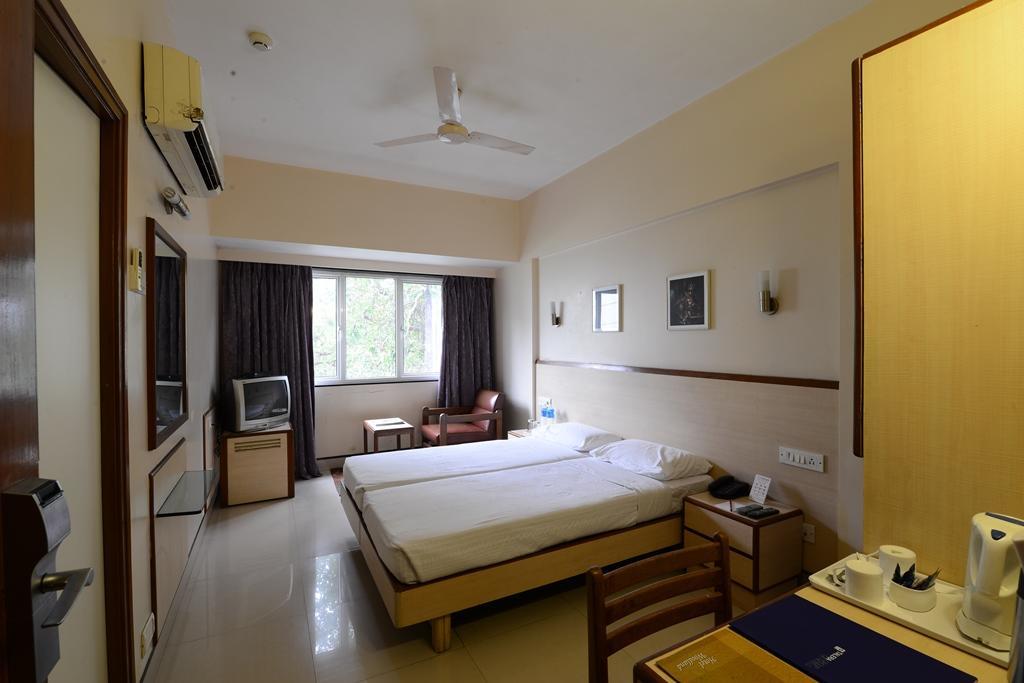 Hotel Woodland Pune Exterior foto