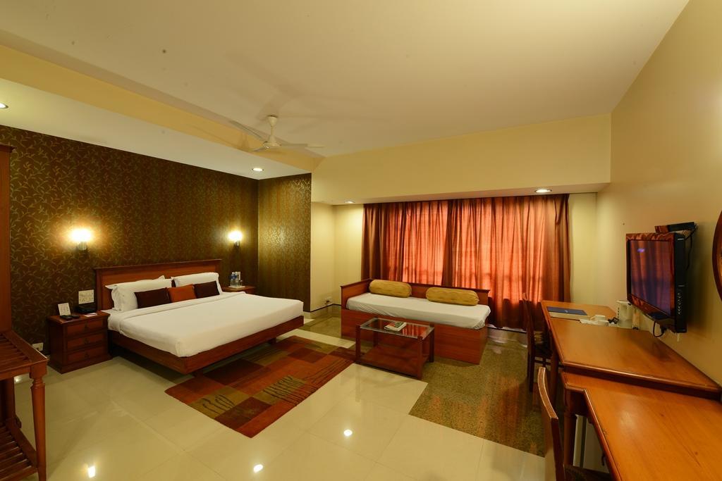 Hotel Woodland Pune Exterior foto